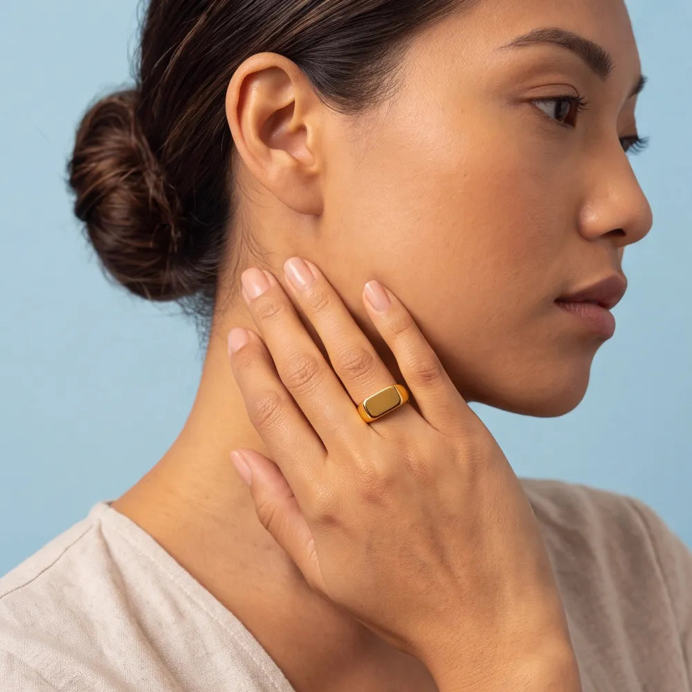 Solvienne Ring on model