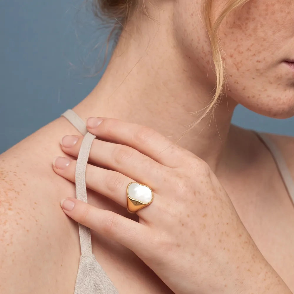 Genelle Ring detail