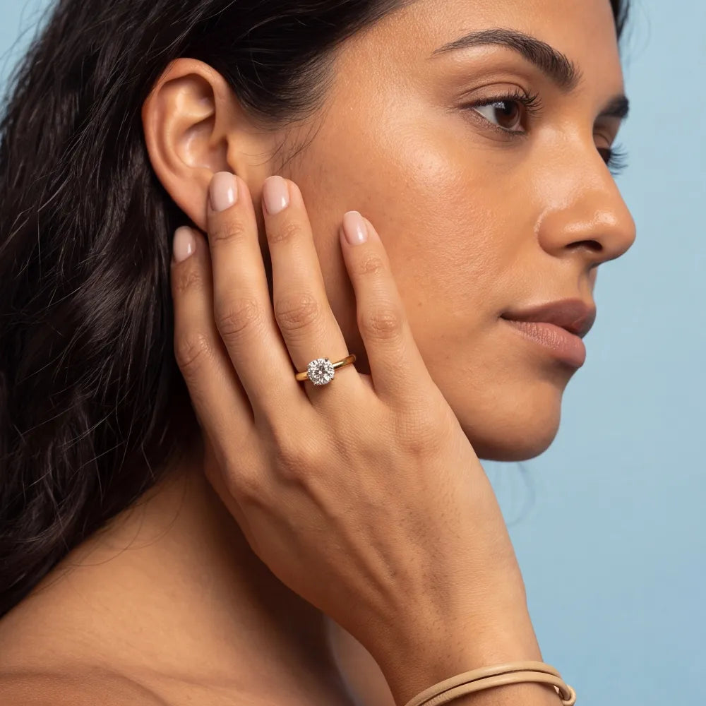 Elella Ring on model