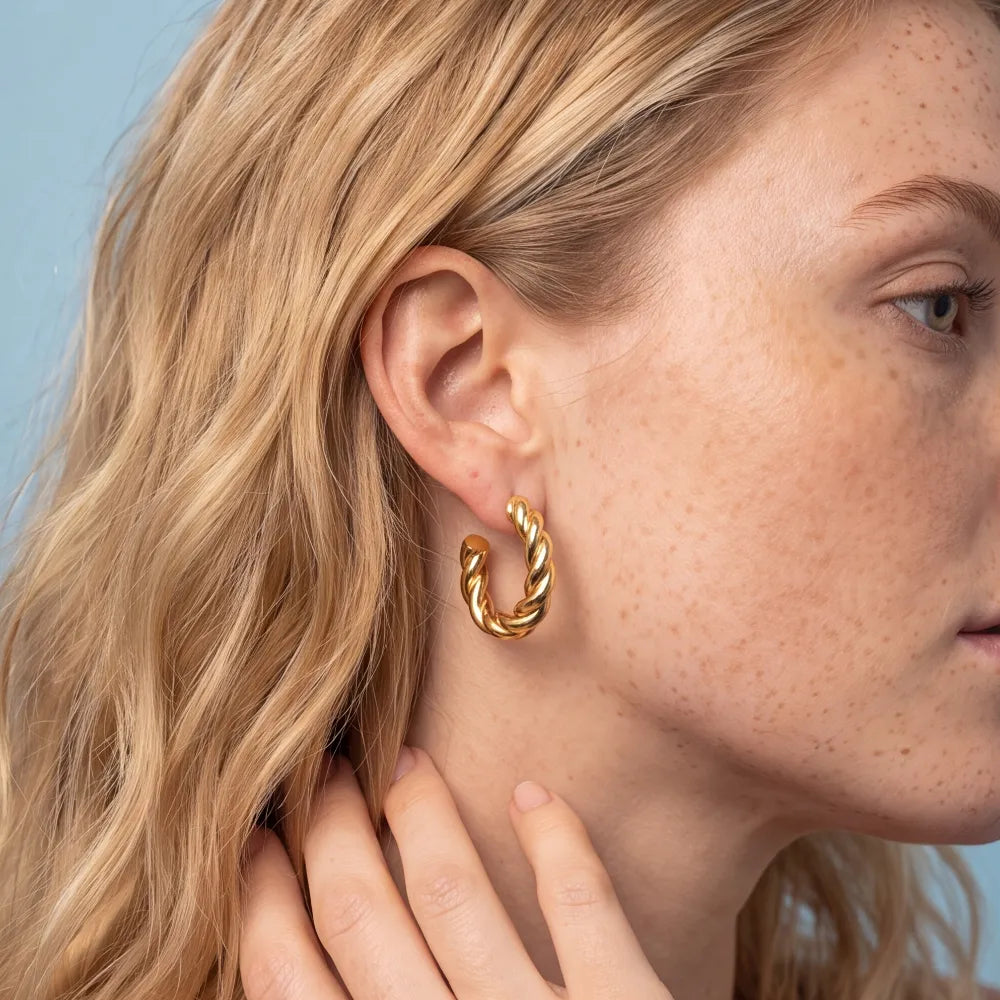 Belyne Earrings detail