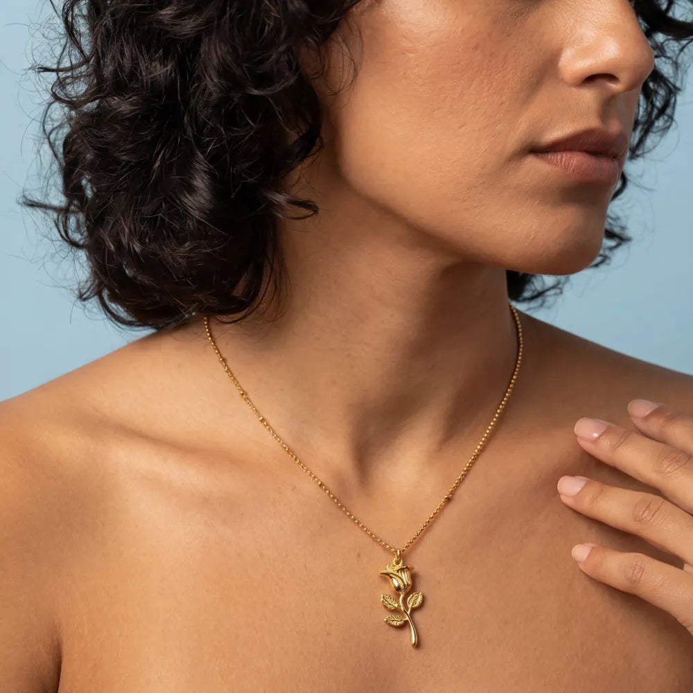Alenia Necklace detail