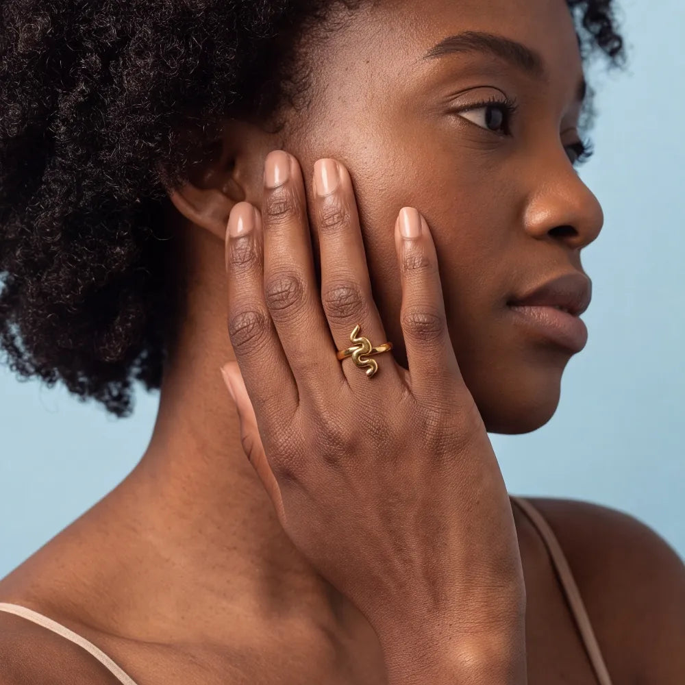 Alella Ring on model