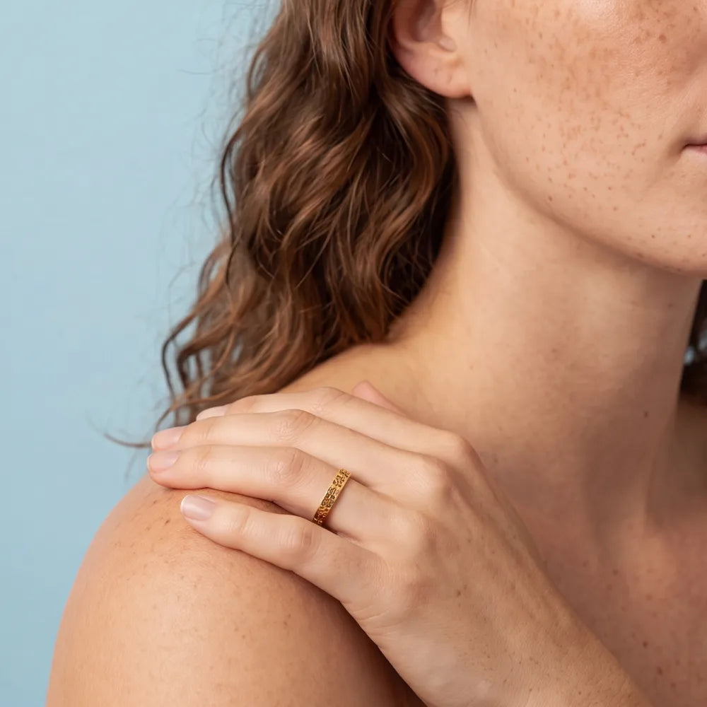 Alora Ring detail