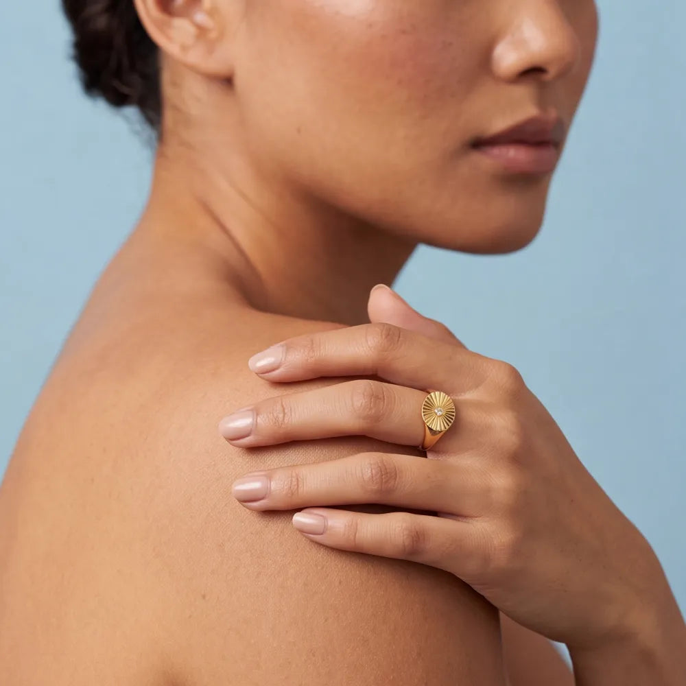 Alanda Ring on model
