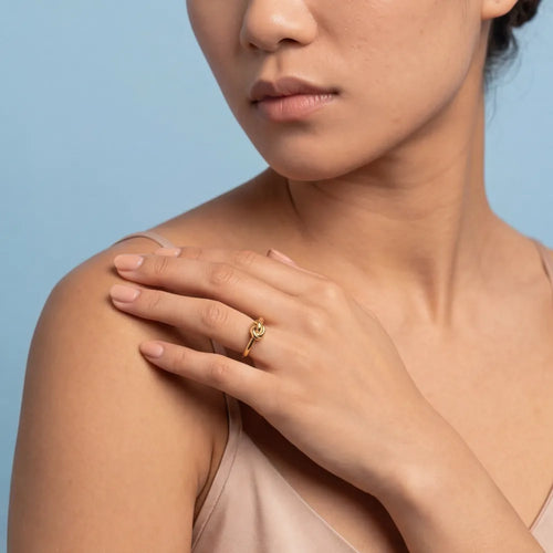 Alelle Ring worn