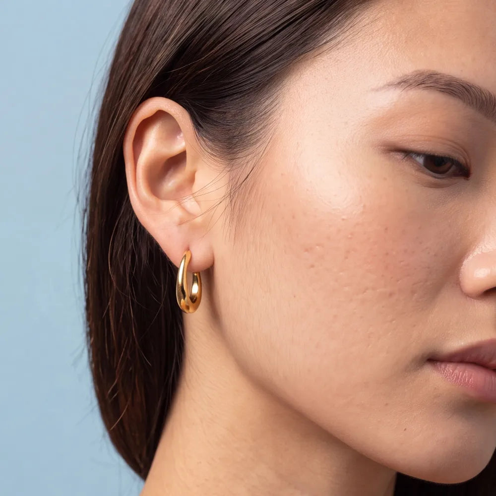 Delenne Hoops on model