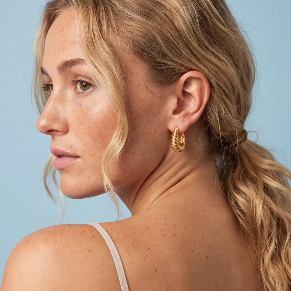 Genanda Hoops on model