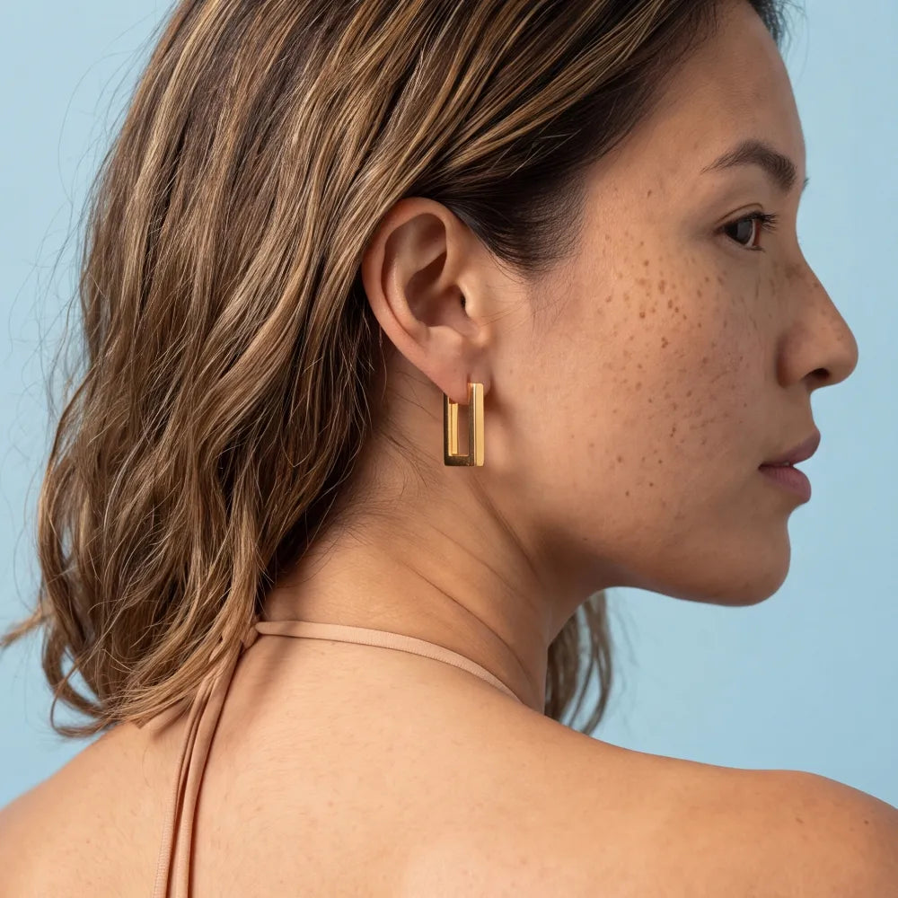 Delelle Hoops on model