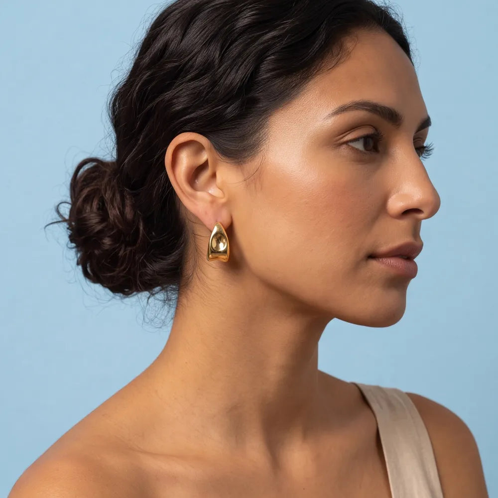 Deline Hoops worn