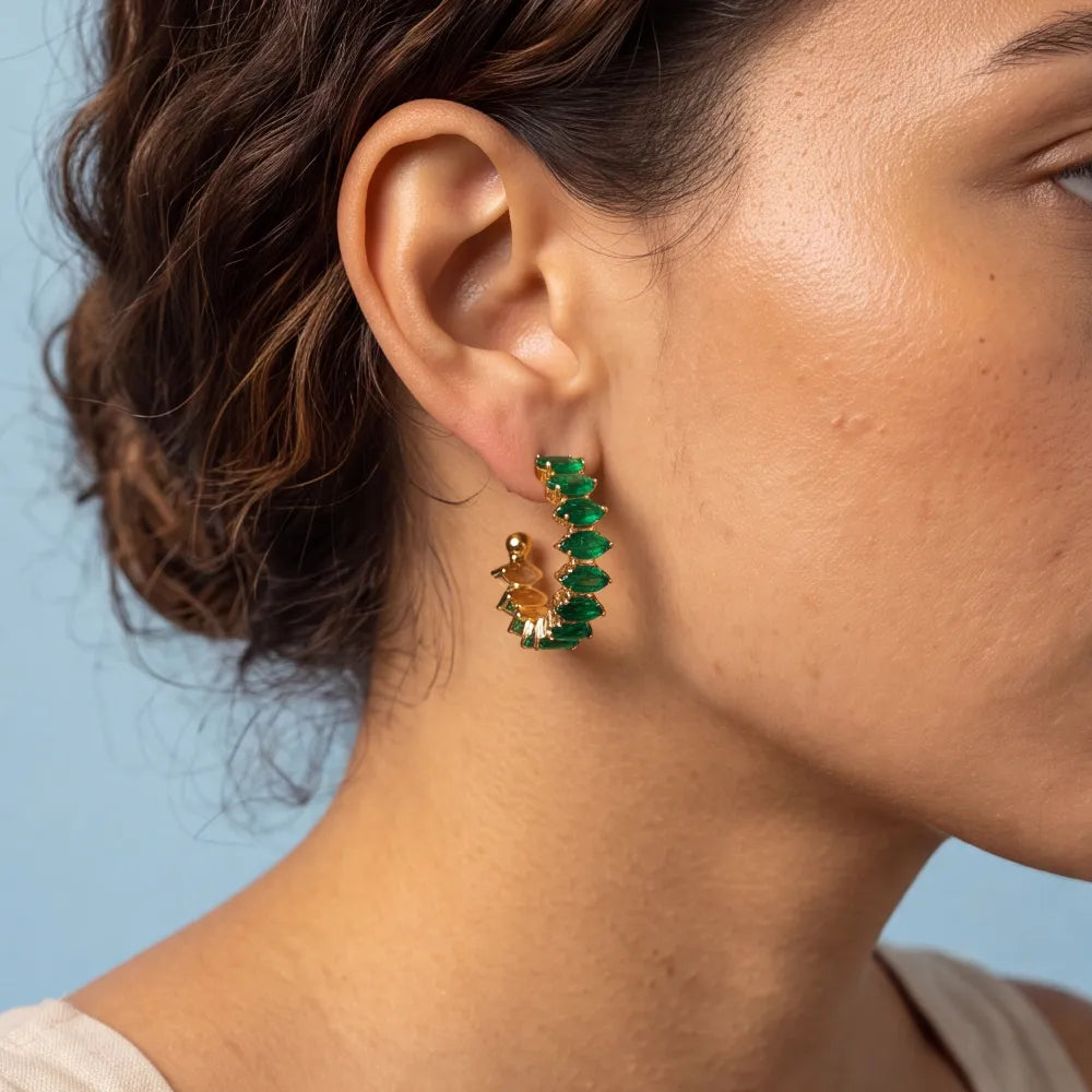 Delise Hoops hero close-up
