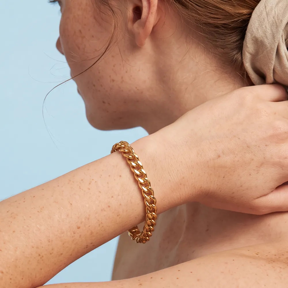 Genyne Link Bracelet detail