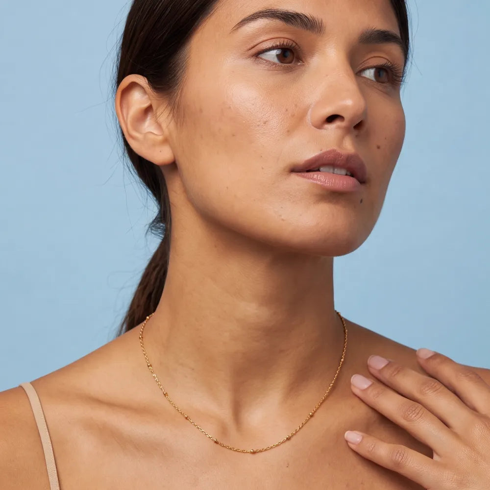 Genolde Chain Necklace on model