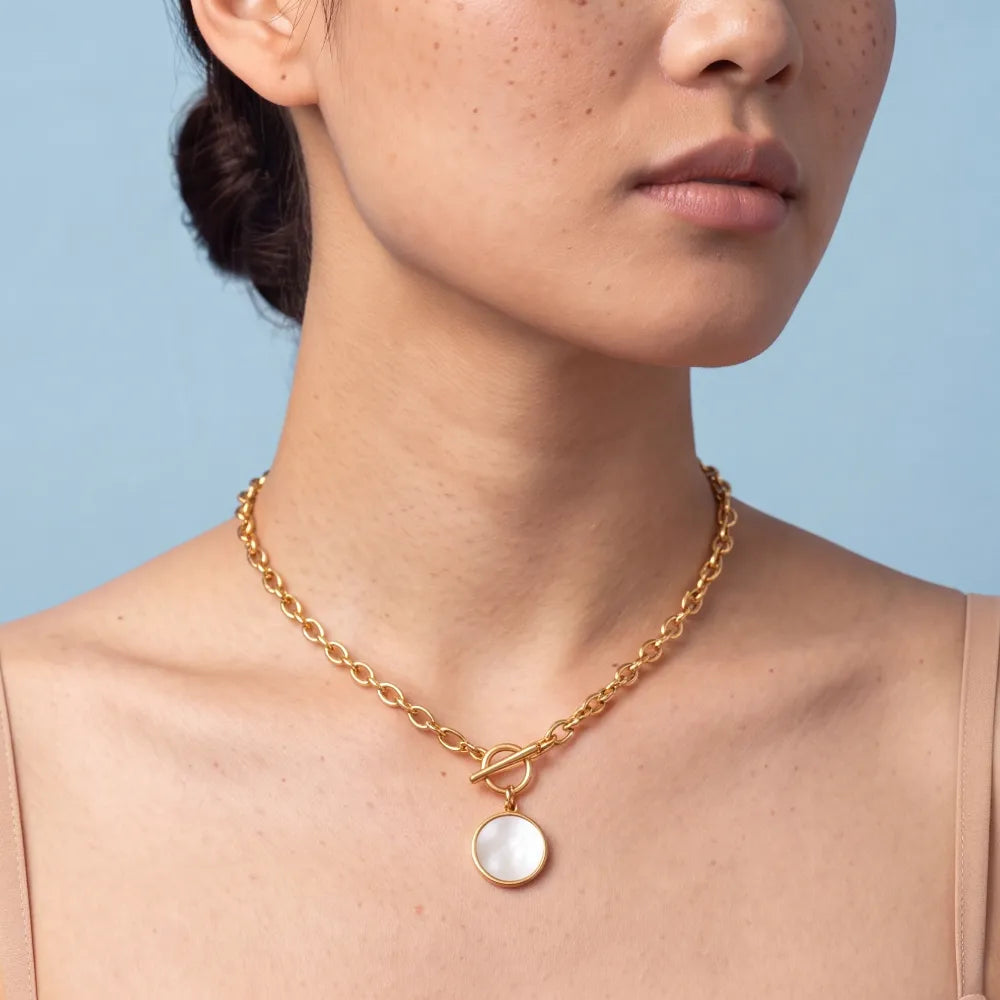Fenitha Choker hero close-up