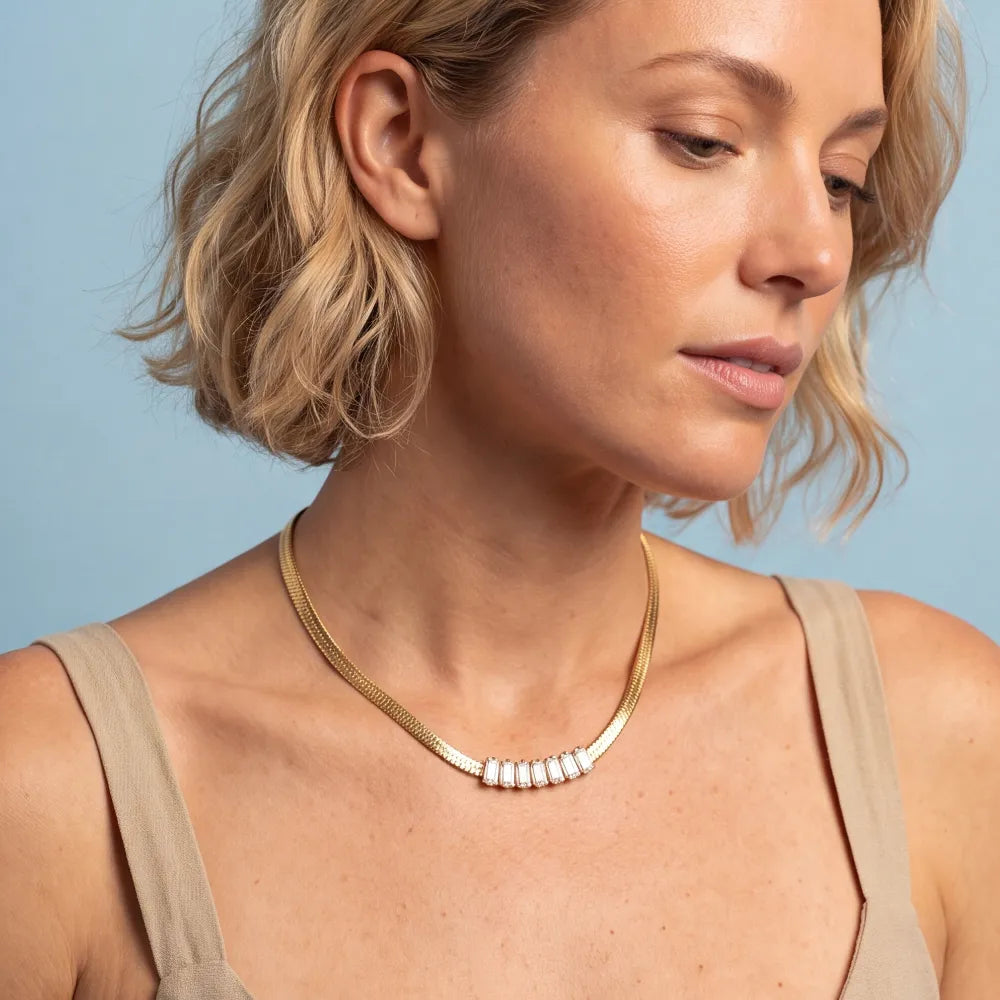 Eline Necklace on model