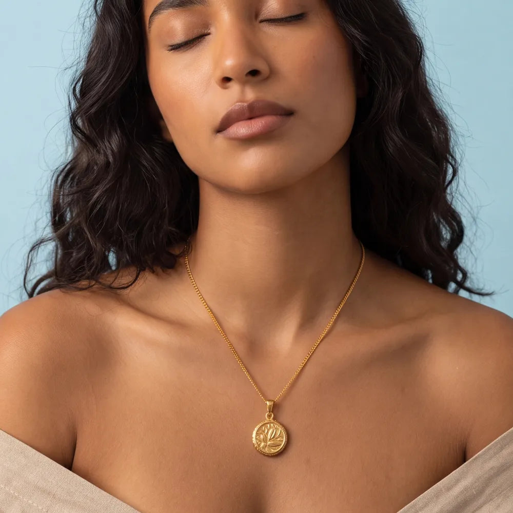 Elonde Necklace detail