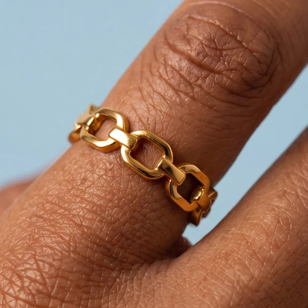 Helonde Ring hero close-up