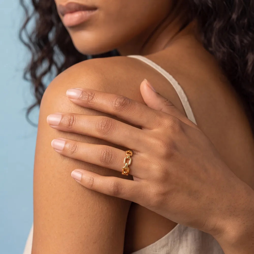 Helonde Ring worn