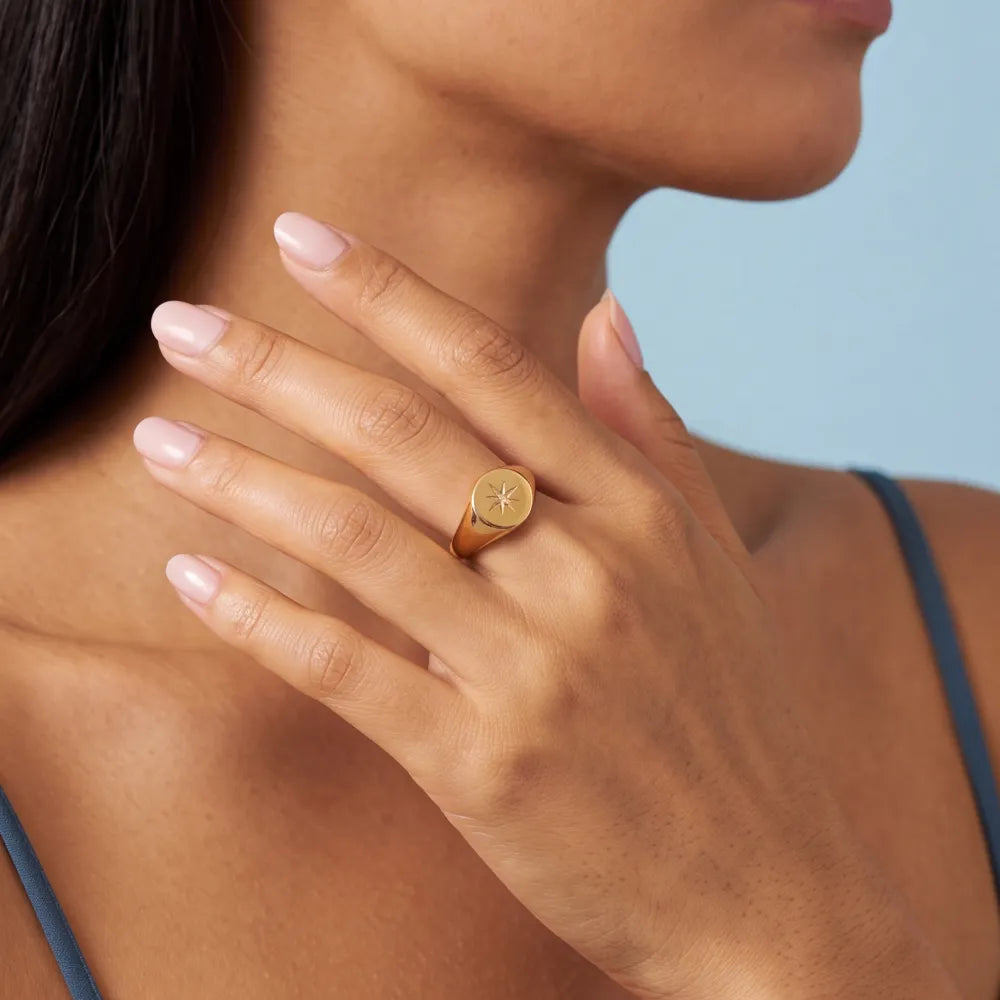 Helella Ring on model