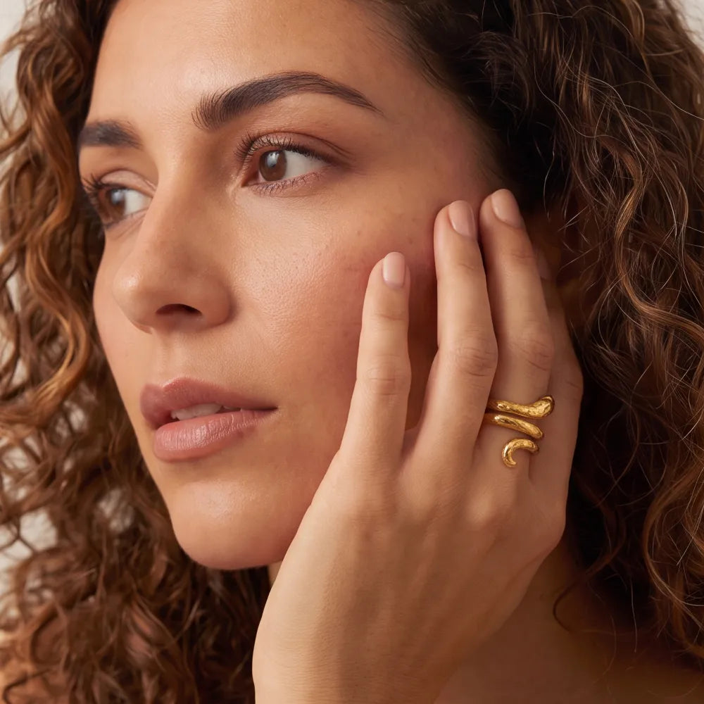 Delitha Ring on model