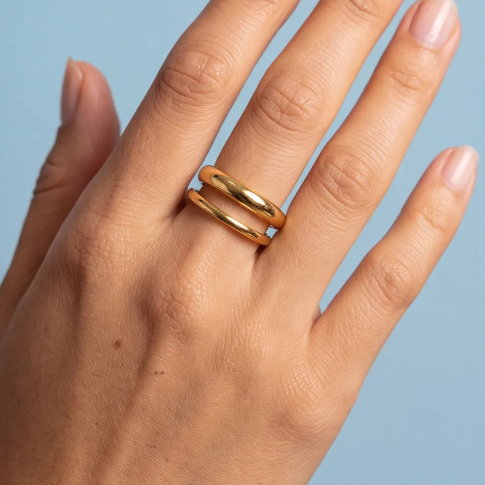 Delolde Ring worn