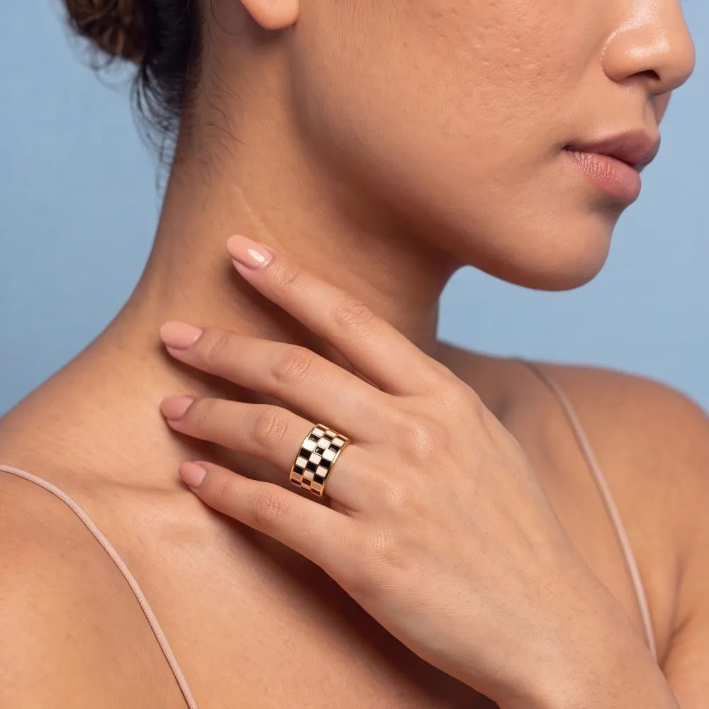 Elienne Ring worn