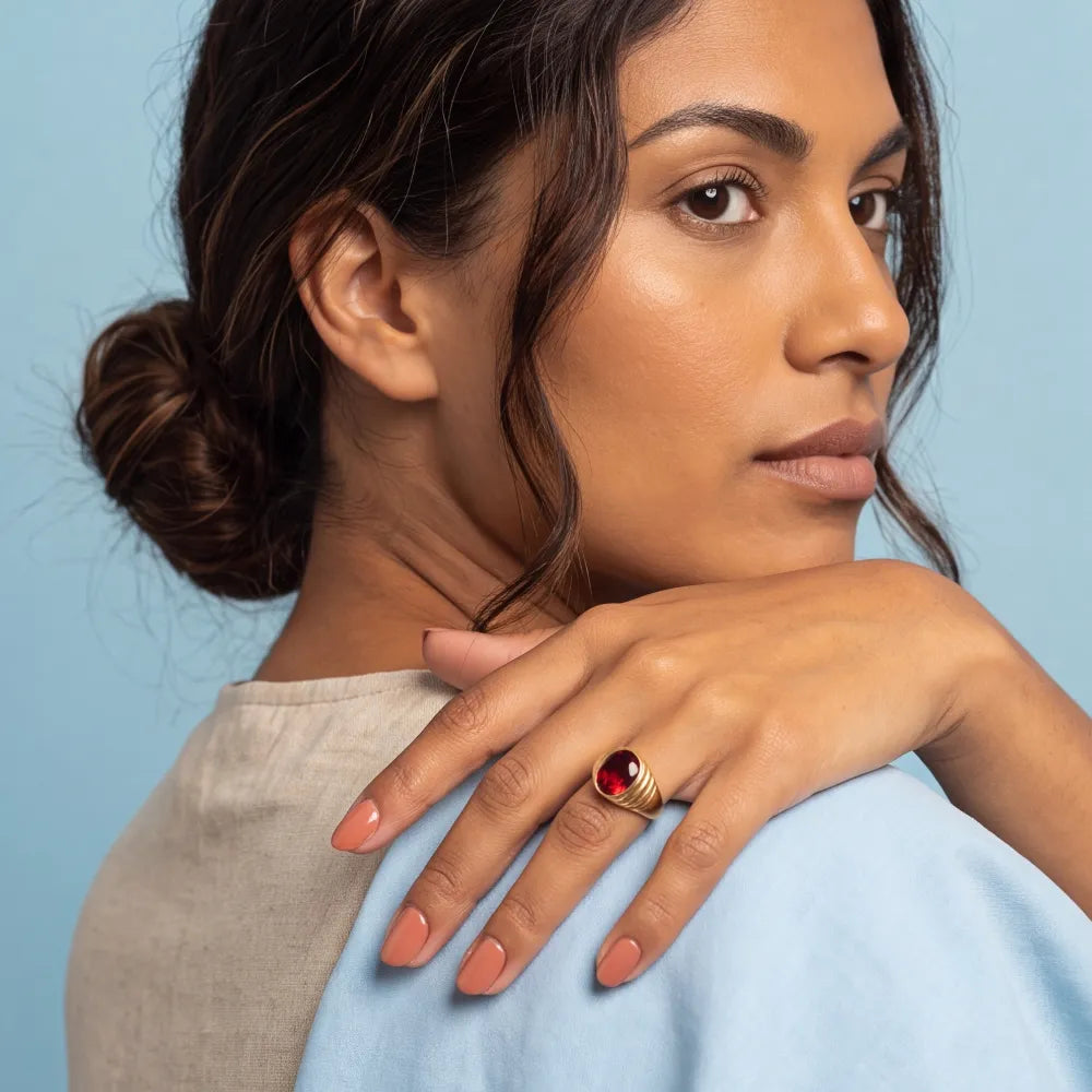 Elelle Ring on model