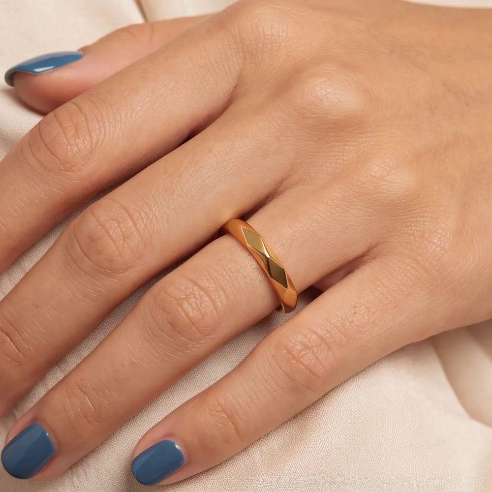 Elasia Ring hero close-up