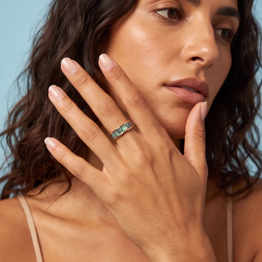 Feniva Ring worn