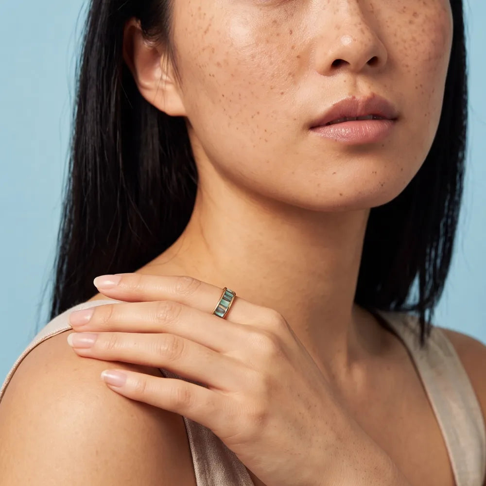 Feniva Ring on model